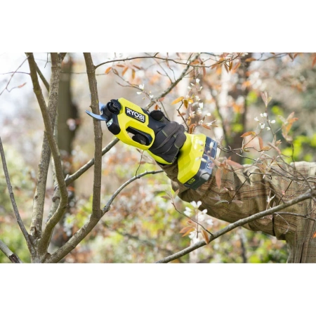 фото аккумуляторный бесщеточный секатор ryobi one+ ry18scxa-0 5133005025