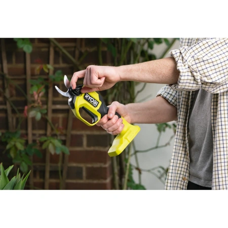 фото аккумуляторный бесщеточный секатор ryobi one+ ry18scxa-0 5133005025